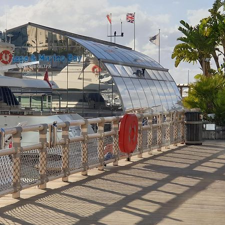 Luxury Yacht Stay "White Dove" Sleeps 6 ยิบรอลตาร์ ภายนอก รูปภาพ