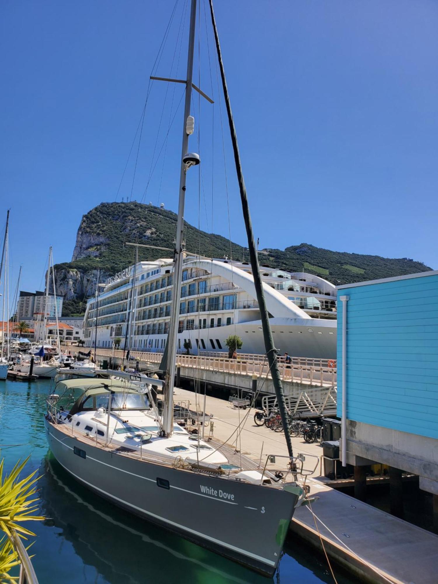 Luxury Yacht Stay "White Dove" Sleeps 6 ยิบรอลตาร์ ภายนอก รูปภาพ