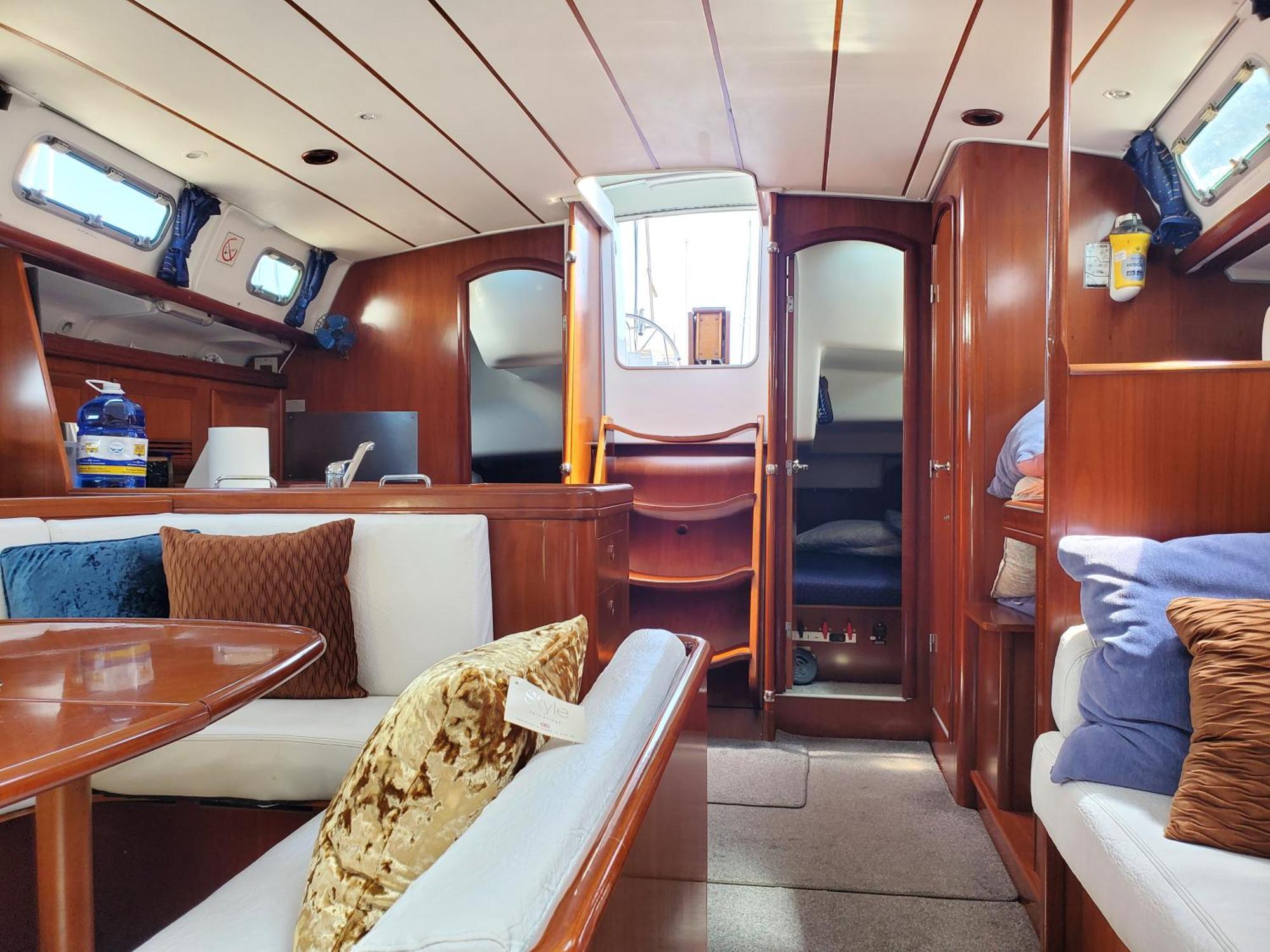 Luxury Yacht Stay "White Dove" Sleeps 6 ยิบรอลตาร์ ภายนอก รูปภาพ