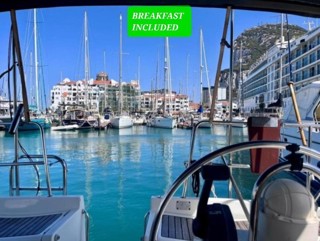 Luxury Yacht Stay "White Dove" Sleeps 6 ยิบรอลตาร์ ภายนอก รูปภาพ